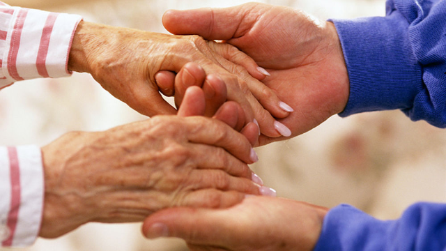 Avviso pubblico per ammissione a servizio di assistenza domiciliare per anziani non autosufficienti